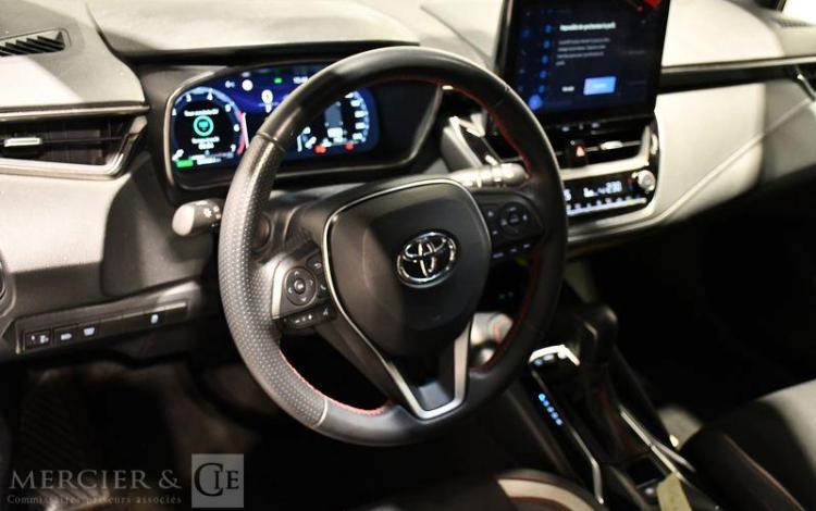 TOYOTA COROLLA BLANC GR-098-RD