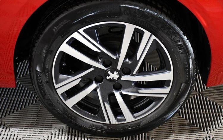 PEUGEOT 208 1.2 PURETECH 100 STYLE ROUGE GR-202-ER