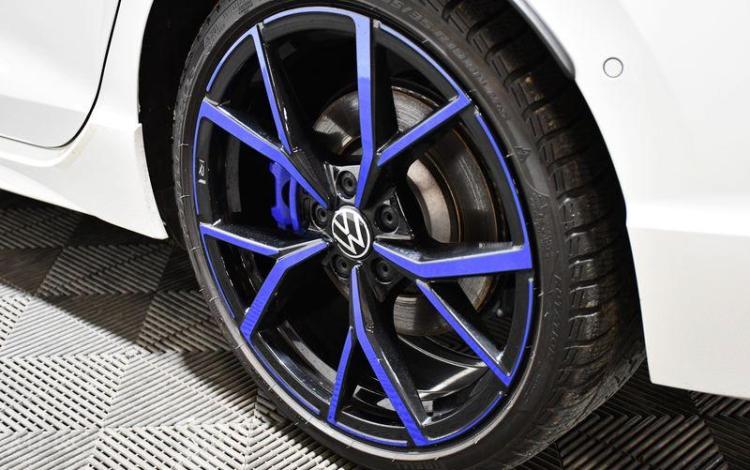 VOLKSWAGEN GOLF VIII R EDITION 20ANS 2.0 TSI 333ch 4MOTION DSG7 BLANC GR-708-WQ