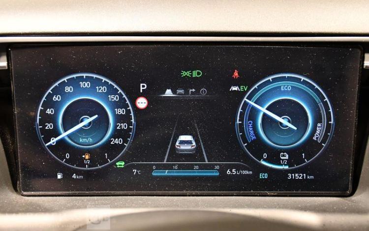 HYUNDAI TUCSON EXECUTIVE GRIS GV-686-WM