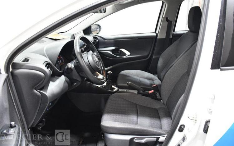 TOYOTA YARIS A,E NG 120 VVT-I DYNAMIC MY 22 BLANC/BLEU GY-613-PH