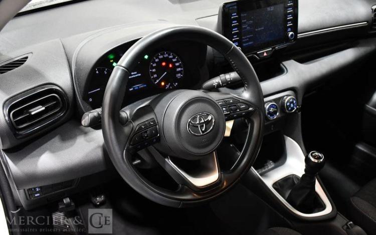 TOYOTA YARIS A,E NG 120 VVT-I DYNAMIC MY 22 BLANC/BLEU GY-613-PH