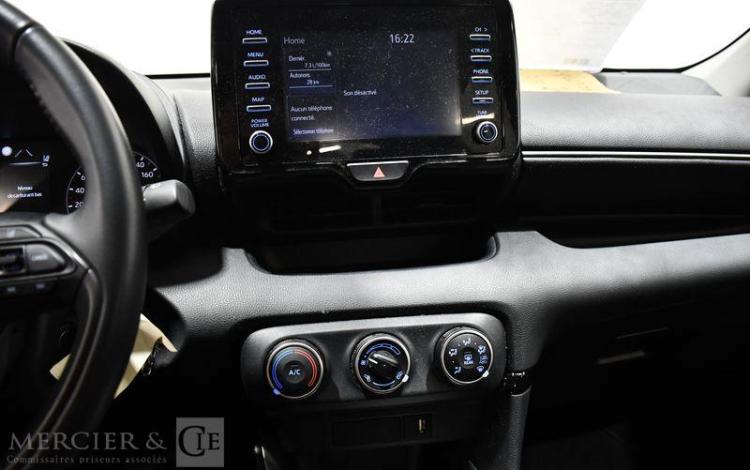 TOYOTA YARIS A,E NG 120 VVT-I DYNAMIC MY 22 BLANC/BLEU GY-613-PH