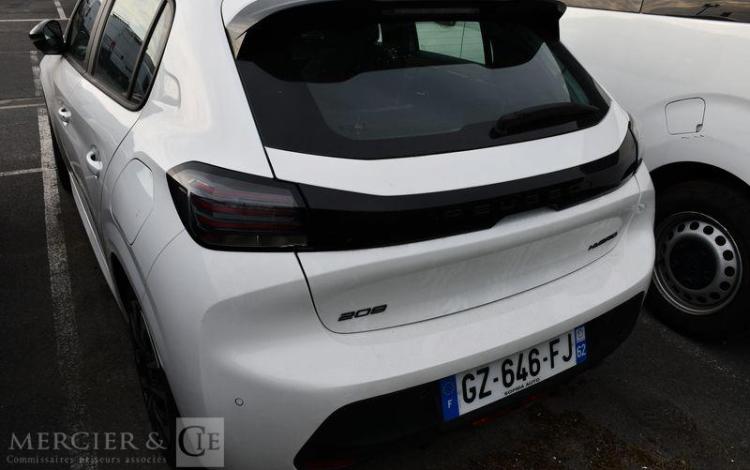 PEUGEOT 208 STE 1.2 HYBRID 100ch PREMIUM e-DCS6 BLANC GZ-646-FJ