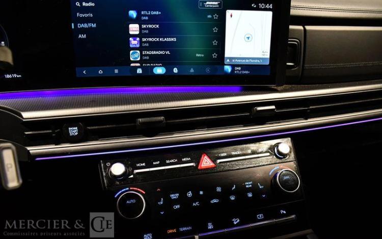 HYUNDAI SANTA FE CALLIGRAPHY BLANC HB-277-EY