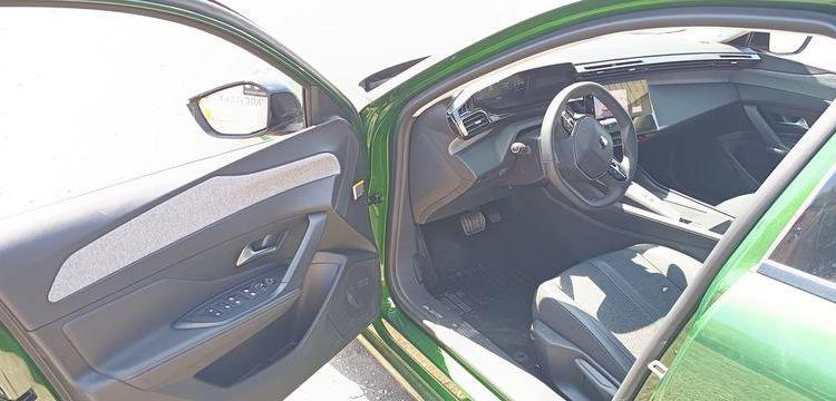 PEUGEOT 308 1.2 PURETECH 130 ALLURE PACK EAT – ESSENCE 22523 KMS – ANNEE 2023 VERT PZ3G370