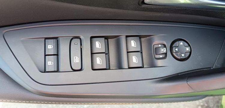 PEUGEOT 308 1.2 PURETECH 130 ALLURE PACK EAT – ESSENCE 22523 KMS – ANNEE 2023 VERT PZ3G370