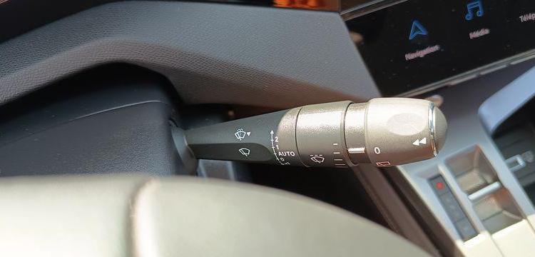 PEUGEOT 308 1.2 PURETECH 130 ALLURE PACK EAT – ESSENCE 22523 KMS – ANNEE 2023 VERT PZ3G370