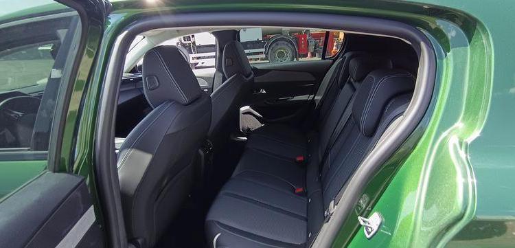 PEUGEOT 308 1.2 PURETECH 130 ALLURE PACK EAT – ESSENCE 22523 KMS – ANNEE 2023 VERT PZ3G370