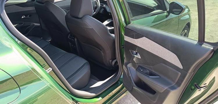 PEUGEOT 308 1.2 PURETECH 130 ALLURE PACK EAT – ESSENCE 22523 KMS – ANNEE 2023 VERT PZ3G370