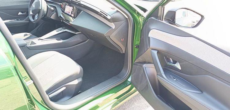 PEUGEOT 308 1.2 PURETECH 130 ALLURE PACK EAT – ESSENCE 22523 KMS – ANNEE 2023 VERT PZ3G370