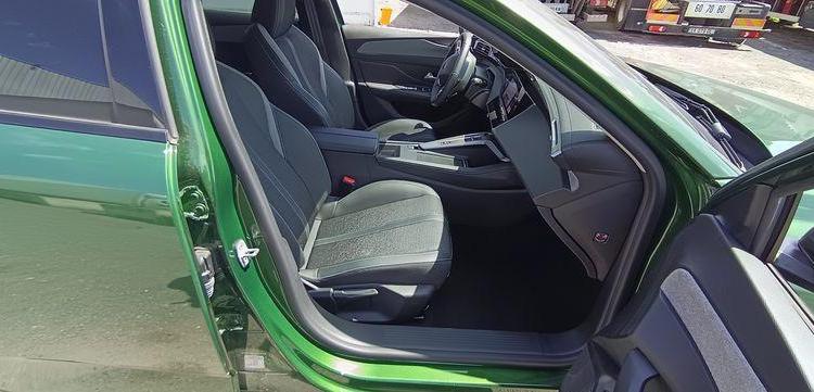 PEUGEOT 308 1.2 PURETECH 130 ALLURE PACK EAT – ESSENCE 22523 KMS – ANNEE 2023 VERT PZ3G370