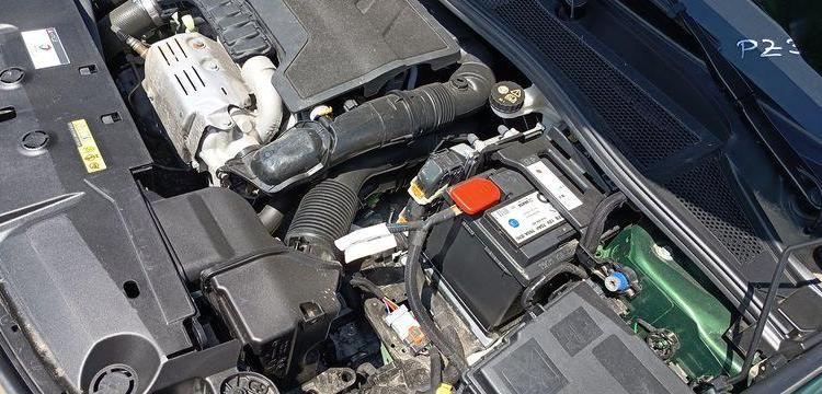 PEUGEOT 308 1.2 PURETECH 130 ALLURE PACK EAT – ESSENCE 22523 KMS – ANNEE 2023 VERT PZ3G370