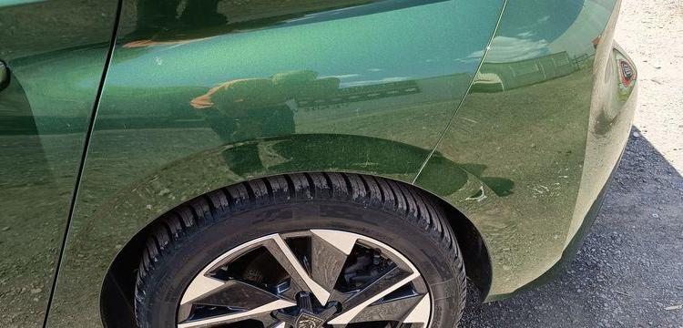 PEUGEOT 308 1.2 PURETECH 130 ALLURE PACK EAT – ESSENCE 22523 KMS – ANNEE 2023 VERT PZ3G370