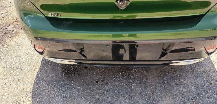 PEUGEOT 308 1.2 PURETECH 130 ALLURE PACK EAT – ESSENCE 22523 KMS – ANNEE 2023 VERT PZ3G370