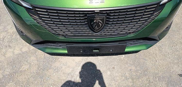 PEUGEOT 308 1.2 PURETECH 130 ALLURE PACK EAT – ESSENCE 22523 KMS – ANNEE 2023 VERT PZ3G370