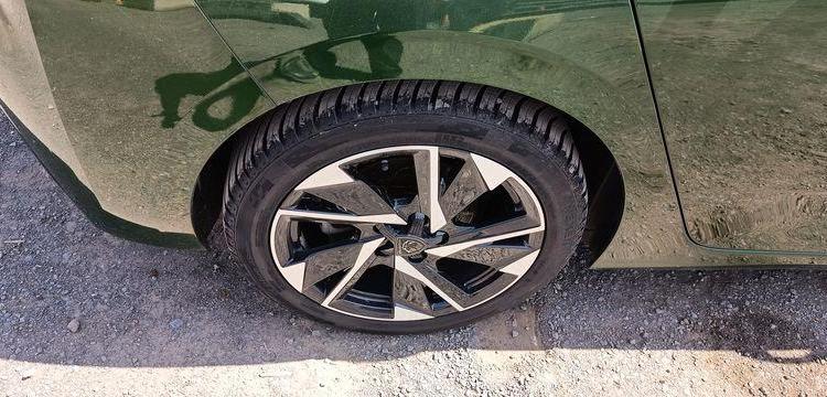 PEUGEOT 308 1.2 PURETECH 130 ALLURE PACK EAT – ESSENCE 22523 KMS – ANNEE 2023 VERT PZ3G370