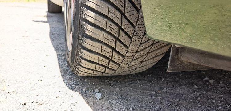 PEUGEOT 308 1.2 PURETECH 130 ALLURE PACK EAT – ESSENCE 22523 KMS – ANNEE 2023 VERT PZ3G370