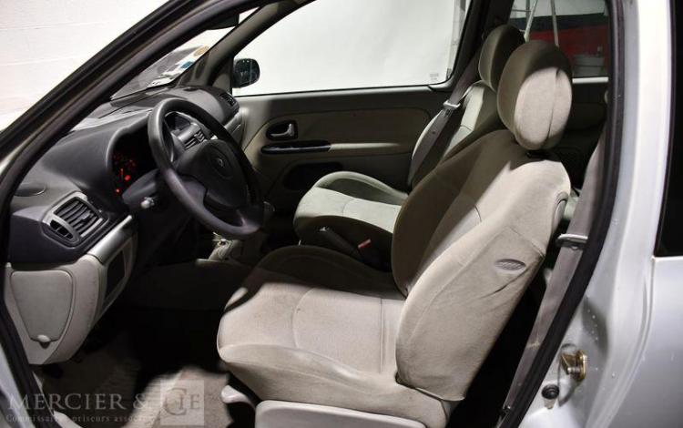 RENAULT CLIO GRIS 201BBB59