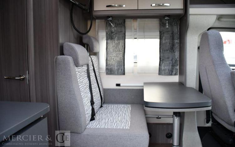 HOBBY V65 GQ 2,2L 140CH  52365