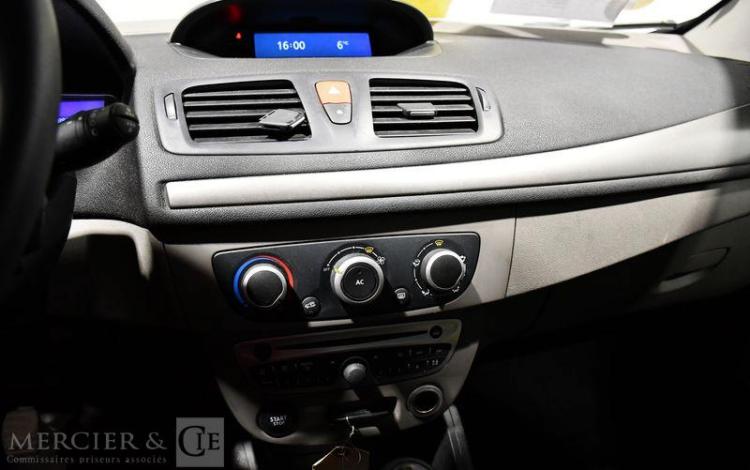 RENAULT MEGANE 1,5 DCI 85CH BLANC AP-792-JL