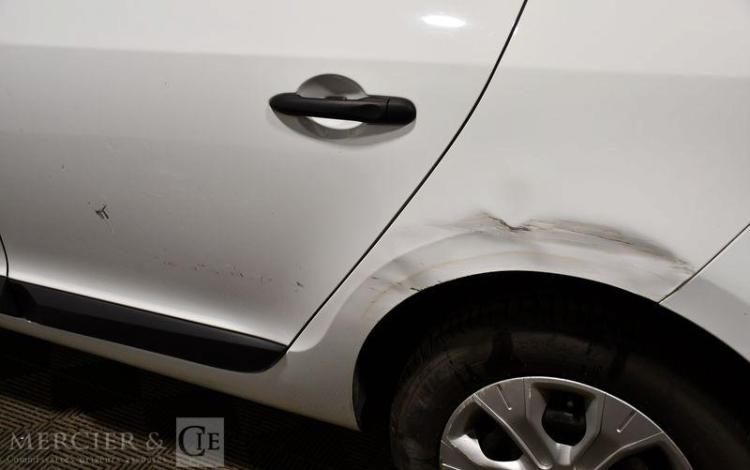 RENAULT MEGANE 1,5 DCI 85CH BLANC AP-858-JL