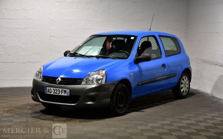 RENAULT CLIO II DCI BLEU AQ-323-FM