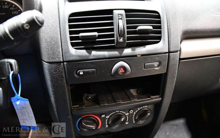 RENAULT CLIO CAMPUS EVOLUTION 1.2 ECO2 60CV 5 PORTES GRIS AR-935-CF