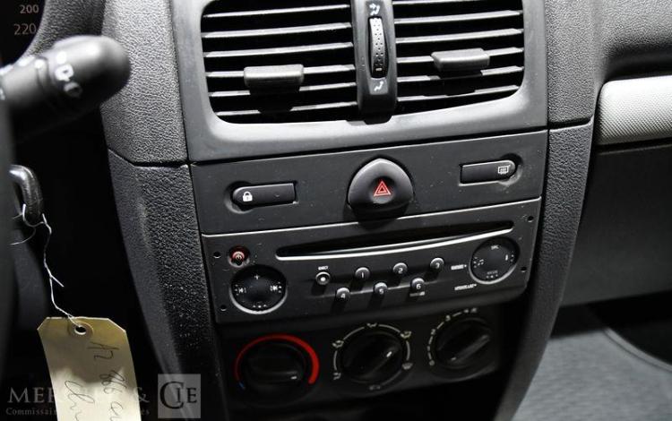 RENAULT CLIO II DCI BLEU AZ-866-QV