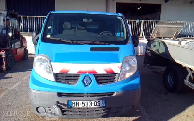 RENAULT TRAFIC II DCI BLEU BR-533-QS
