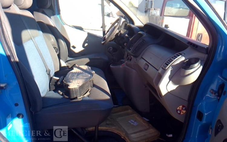 RENAULT TRAFIC II DCI BLEU BR-533-QS