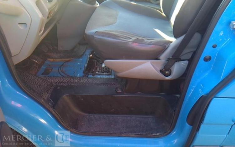 RENAULT TRAFIC II DCI BLEU BR-533-QS