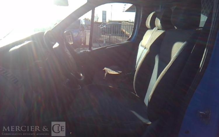 RENAULT TRAFIC II DCI BLEU BR-533-QS