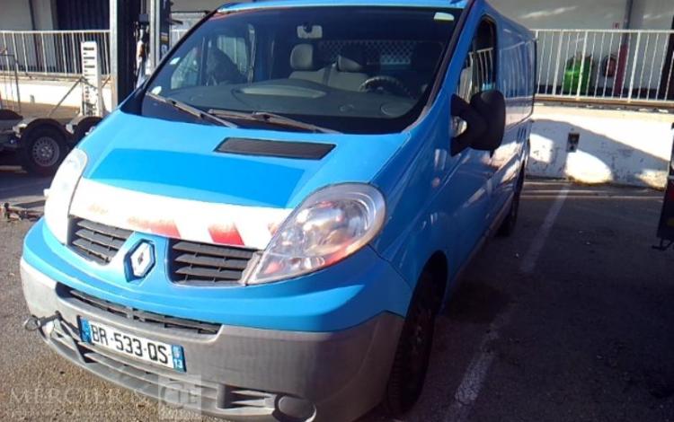 RENAULT TRAFIC II DCI BLEU BR-533-QS