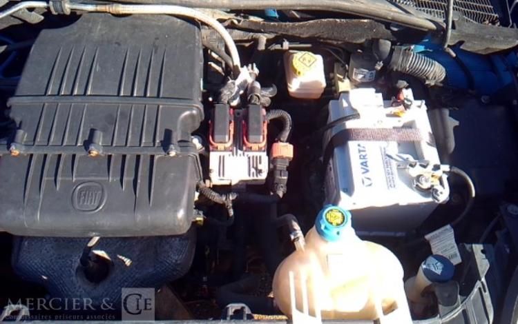 FIAT PUNTO GNV BLEU BV-975-WE