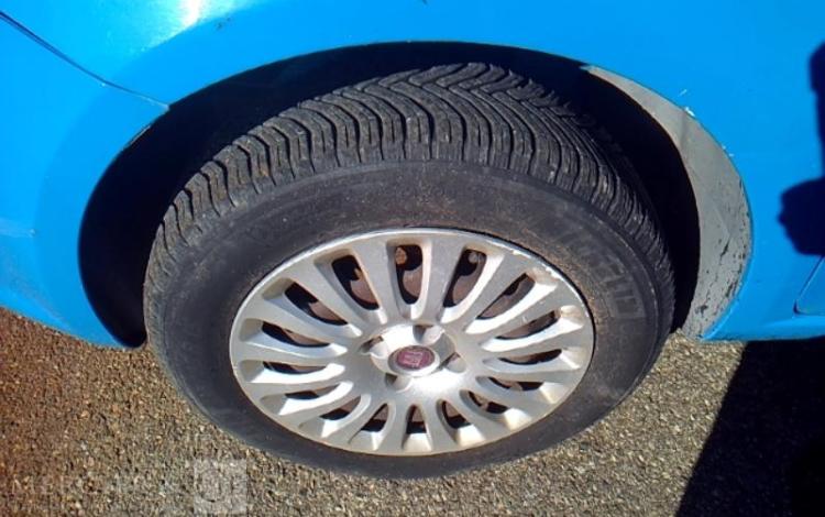 FIAT PUNTO GNV BLEU BV-975-WE