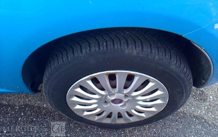 FIAT PUNTO GNV BLEU BV-975-WE