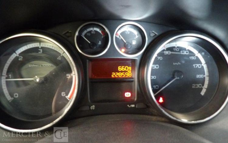 PEUGEOT 308 1.6 HDI 90CH BUSINESS BLANC BY-385-SD