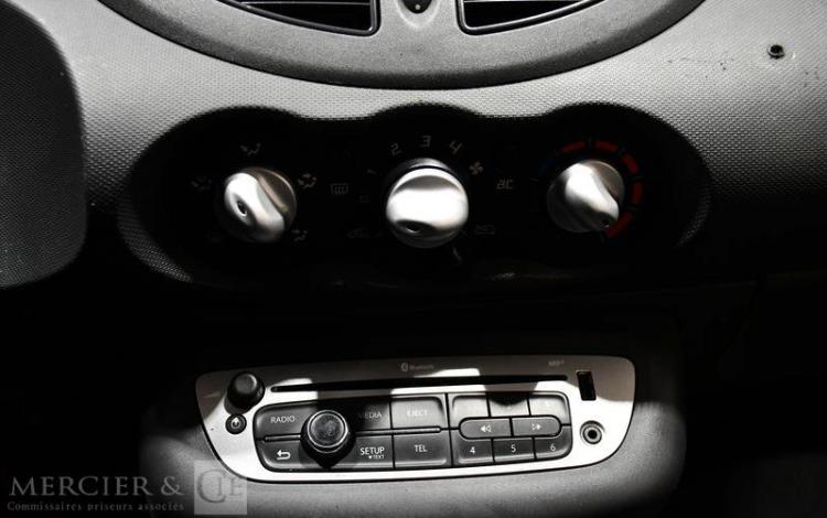 RENAULT TWINGO DCI BLEU CJ-981-WX