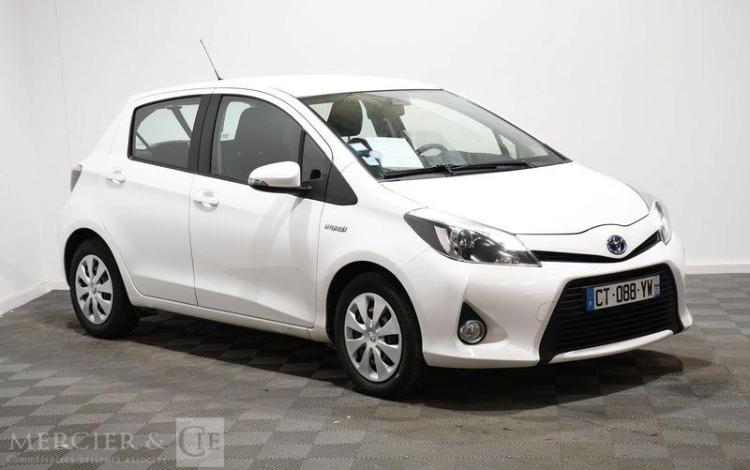 TOYOTA YARIS BLANC CT-088-YW
