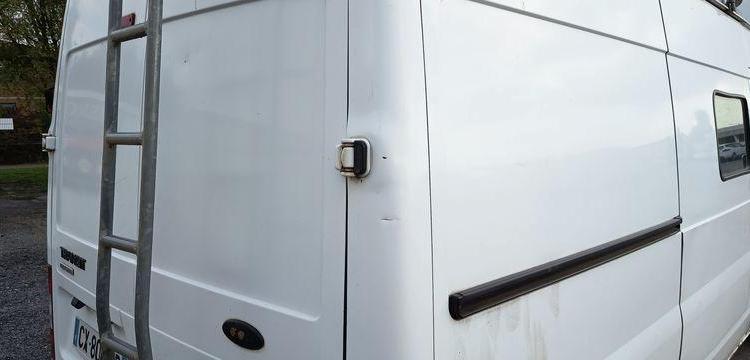 FORD TRANSIT 2006 TRACTION PHASE 2 280M 2.2 TDCi 16V DPF FOURGON MOYEN TOLE 100CV BLANC CX-800-AB