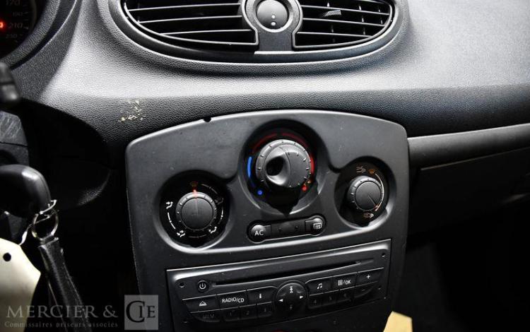 RENAULT CLIO III DCI BLEU CY-373-MQ