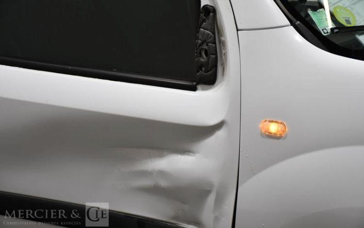 RENAULT KANGOO DCI BLANC CY-875-ZM