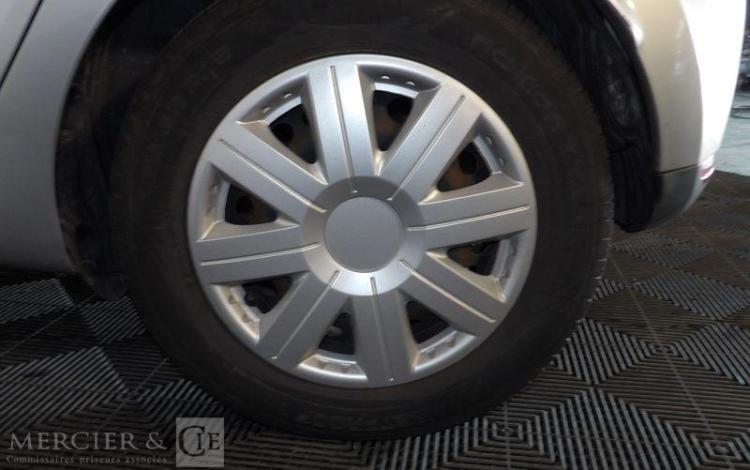 RENAULT CLIO 1.5 DCI 90CH ZEN GRIS DB-599-BD