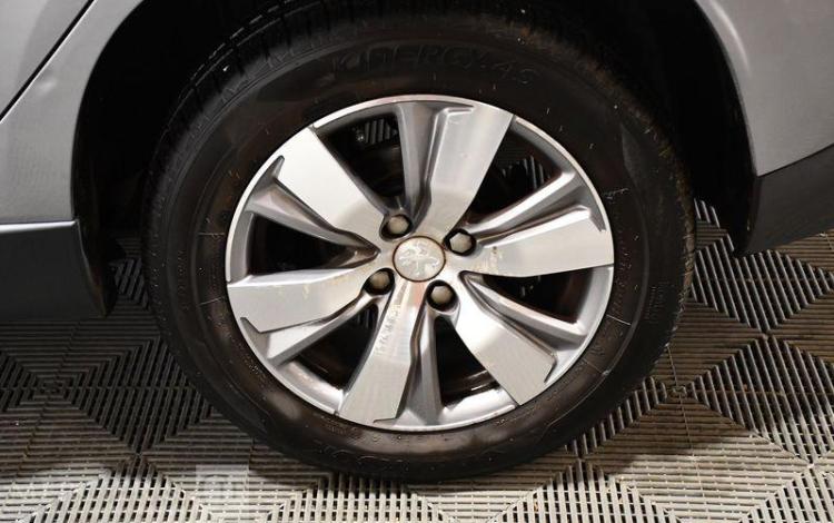 PEUGEOT 2008 GENERATION-I 1.2 PURETECH 80CH ALLURE GRIS DF-411-HP