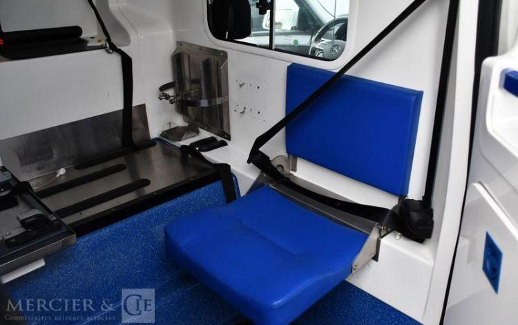 MERCEDES CLASSE E250 AMBULANCE BLANC DP-663-RZ