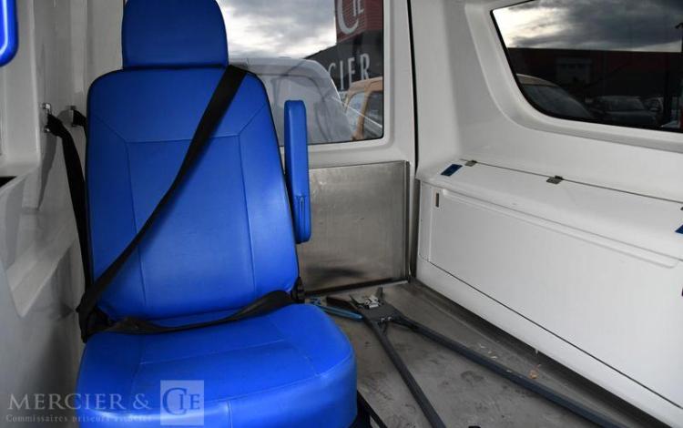 MERCEDES CLASSE E250 AMBULANCE BLANC DP-663-RZ