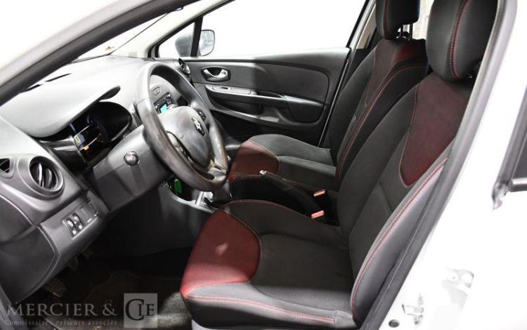 RENAULT CLIO  DW-587-RT