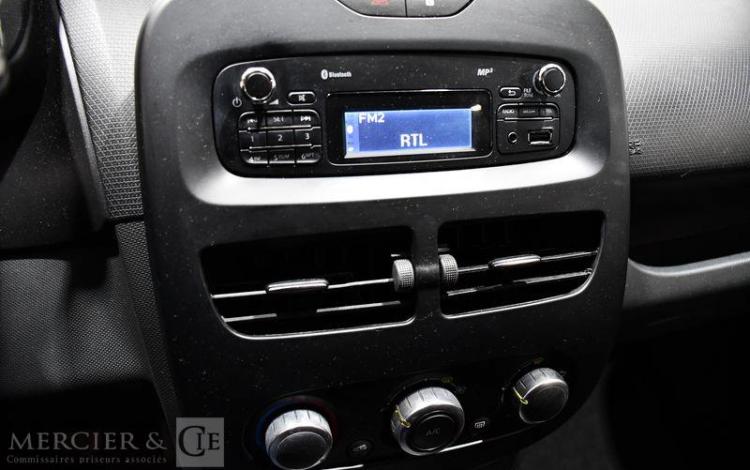 RENAULT CLIO  DW-587-RT