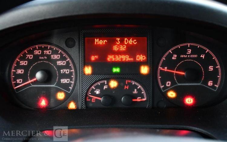 PEUGEOT BOXER HDI BLEU DY-678-YW